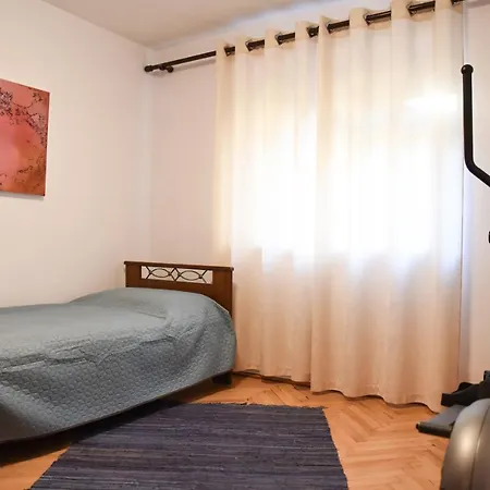 Apartment Lovely At The Heart Of Myslym Shyri