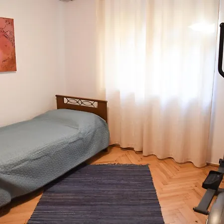 Lovely At The Heart Of Myslym Shyri Apartment